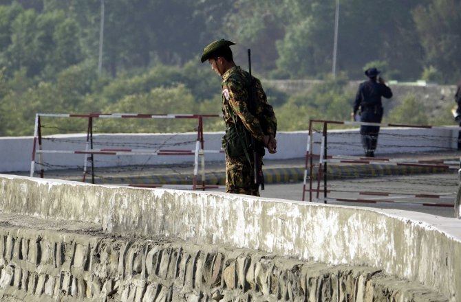 ARAKAN’DA 3 FARKLI NOKTADA BOMBALI SALDIRI