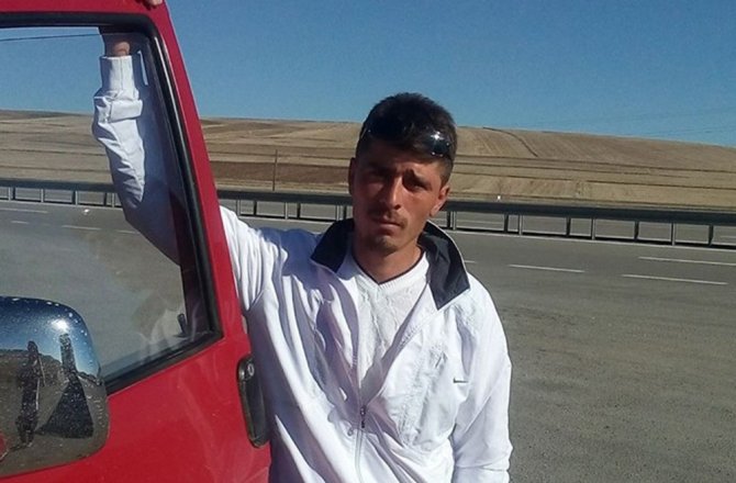 TARTIŞTIĞI OĞLUNU ÖLDÜRDÜ