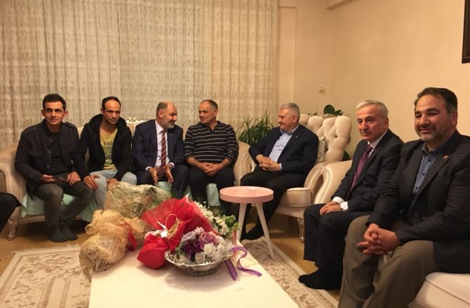 BAŞBAKAN YILDIRIM BIÇAKLANAN BELEDİYE BAŞKANINI ZİYARET ETTİ