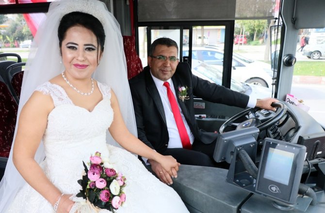 BELEDİYE OTOBÜSÜ ’GELİN ARABASI’ OLDU