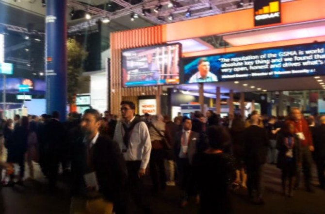 DÜNYANIN GÖZÜ ORADA: 100 BİN KİŞİ KATILDI