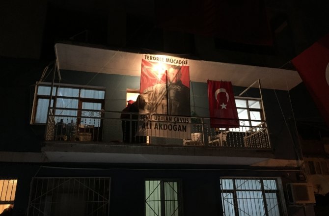 BAKANLARDAN ŞEHİT AİLESİNE ZİYARET