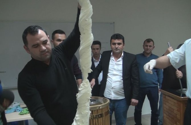 KURSİYERLERDEN DONDURMA ŞOV