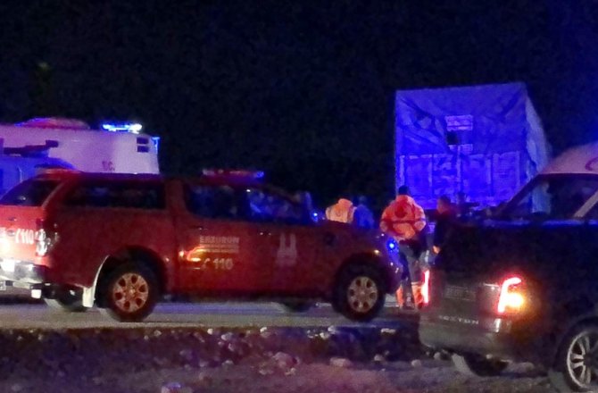 HATALI SOLLAMA BİR AİLEYİ YOK ETTİ: 4 ÖLÜ, 1 YARALI