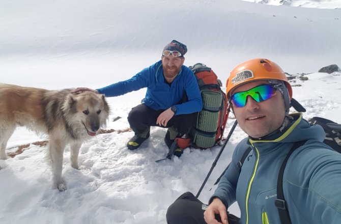 4 BİN 400 METREDE KÖPEĞİ BÖYLE KURTARDILAR