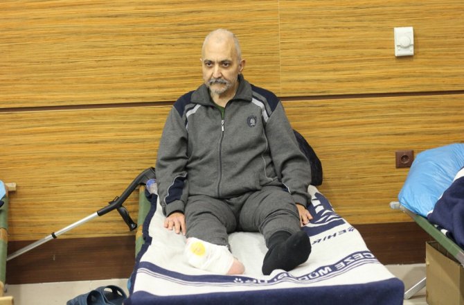 AMERİKA’DA OKUDU, 5 DİL BİLİYOR, BAŞINI SOKACAK EVİ YOK