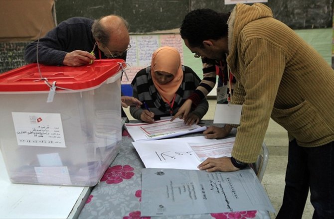 TUNUS'TA SINAV NİTELİĞİNDEA YEREL SEÇİMLER