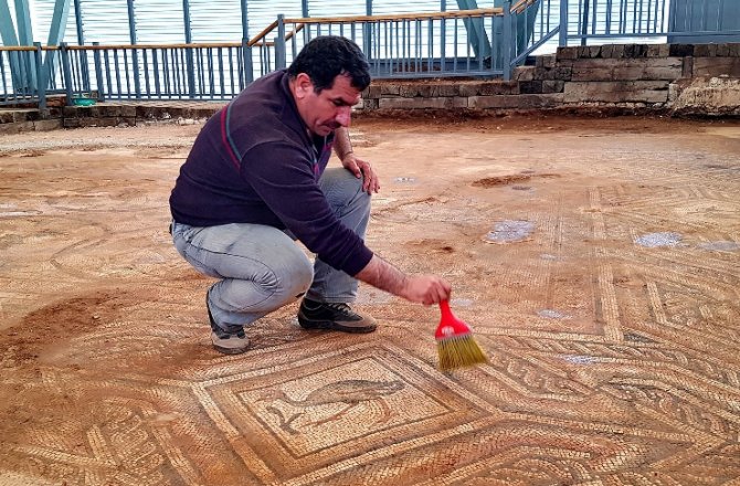 ÜZERİ ÖRTÜLEN MOZAİK YENİDEN GÜN YÜZÜNE ÇIKTI