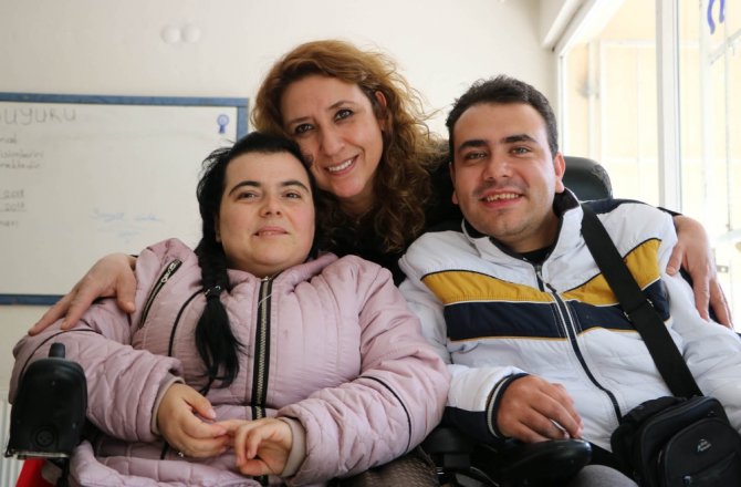 BİNLERCE ENGELLİNİN ANNESİ OLDU