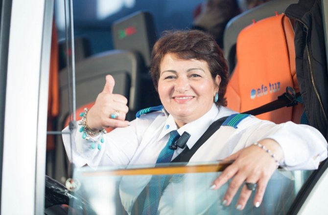 NAZAN ÇELİK EVDE ANNE YOLLARDA KAPTAN ŞOFÖR