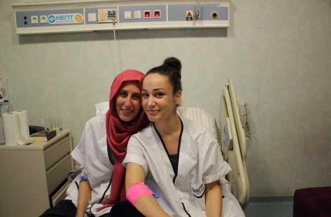 ARKADAŞINA BÖBREĞİNİ BAĞIŞLADI