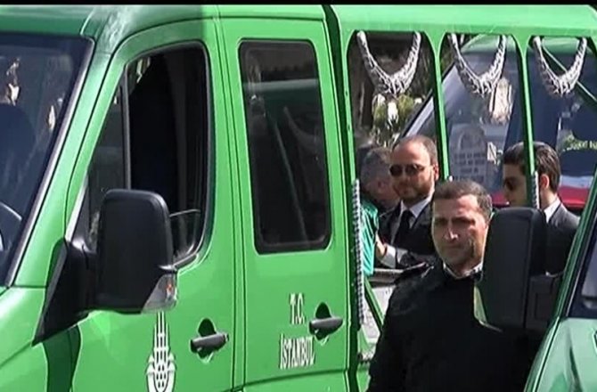 NİŞANLISININ TABUTUNU OMUZLADI