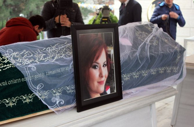 TABUTUNA GELİN DUVAĞI KONULDU