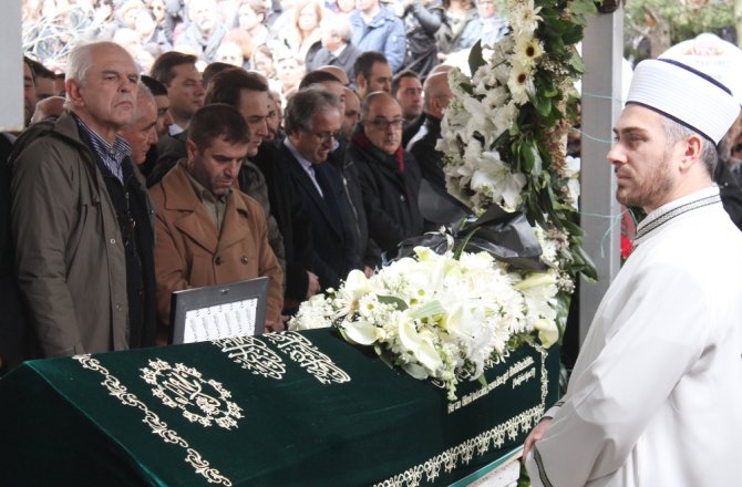 UÇAK KAZASINDA HAYATINI KAYBEDEN İKİ ARKADAŞ SON YOLCULUKLARINA UĞURLANDI