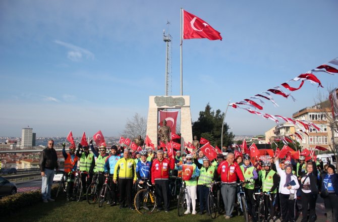 YÜZLERCE BİSİKLETLİ ÇANAKKALE YOLUNDA