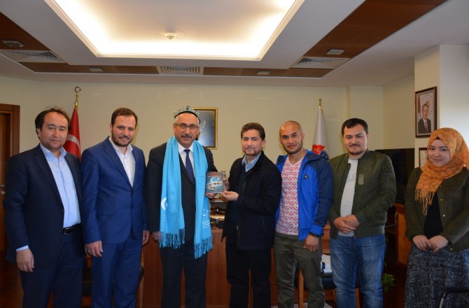 SATUK BUĞRAHAN İLİM VE MEDENİYET VAKFI ÜYELERİ, REKTÖR DEVECİ’Yİ ZİYARET ETTİ