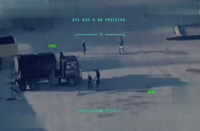 TERÖRİSTLER AFRİN ŞEHİR MERKEZİNDE ARAÇLARI YAKIYOR