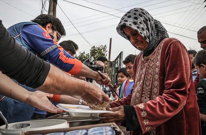AFAD'DAN CİNDERES'İN KÖYLERİNDE SICAK YEMEK İKRAMI