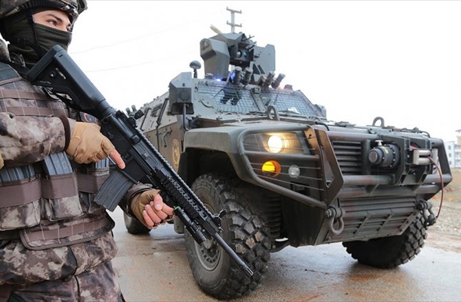 SİİRT MERKEZLİ 3 İLDE TERÖR ÖRGÜTÜ PKK'YA YÖNELİK OPERASYON: 8 GÖZALTI