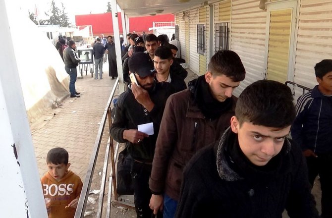 SURİYELİLERİN BİR KISMI ÜLKELERİNE KESİN DÖNÜŞ YAPIYOR