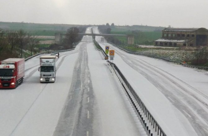 EDİRNE’DE CEVİZ BÜYÜKLÜĞÜNDE DOLU