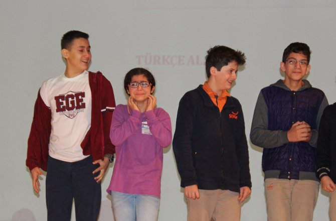 ALPEREN’İN ABLASI, GÖZYAŞLARIYLA ÖDÜLÜNÜ ALDI