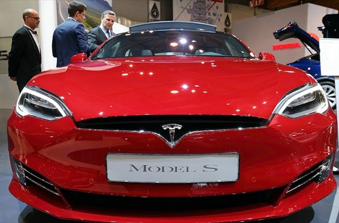 TESLA 123 BİN ARACINI GERİ ÇAĞIRIYOR