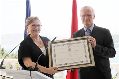 Güler Sabancıya devlet nişanı