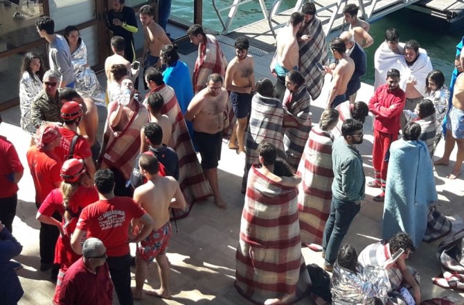 71 ÖĞRENCİ VE 6 MÜRETTEBAT KURTARILDI