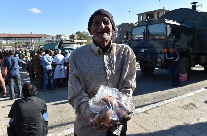 YÜZÜNDEKİ MUTLULUĞUN NEDENİ MEHMETÇİK