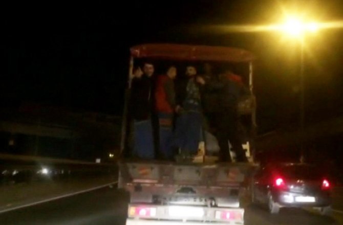 OTOYOLDA ELMA SERVİSİ KAMERADA