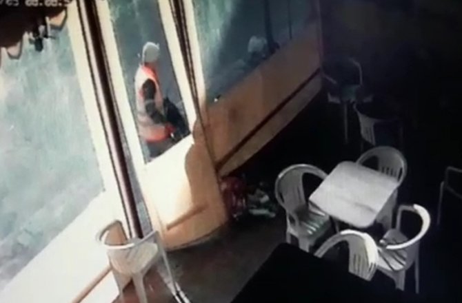 TEMİZLİK GÖREVLİSİNİN İNTİKAMI