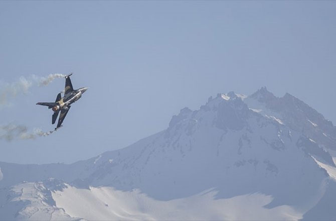 SOLOTÜRK'TEN KAYSERİ'DE MUHTEŞEM GÖSTERİ