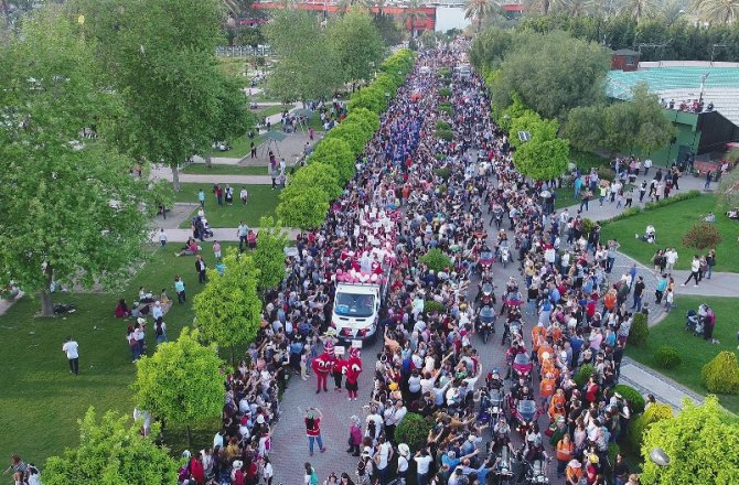 BURASI ADANA: BİNLERCE KİŞİ KORTEJE KATILDI