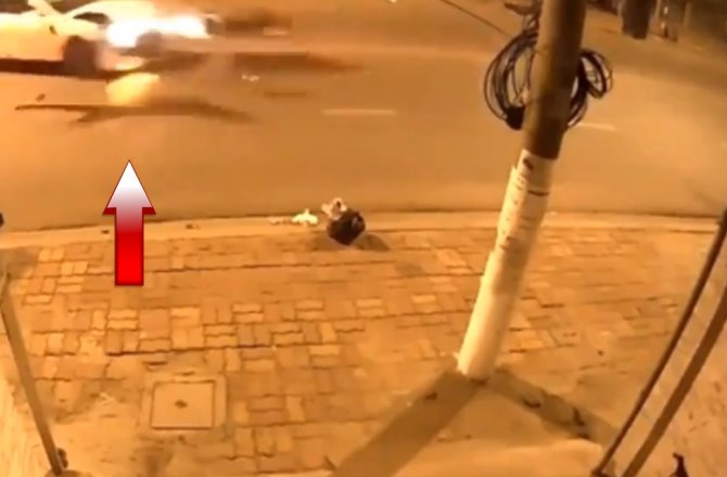 OTOMOBİL VE MOTOSİKLET KAFA KAFAYA ÇARPIŞTI