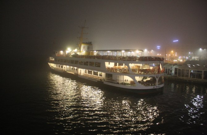 İSTANBUL’DA DENİZ ULAŞIMINA SİS ENGELİ