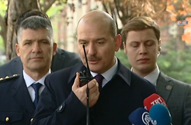 BAKAN SOYLU POLİSLERİ TELSİZDEN KUTLADI