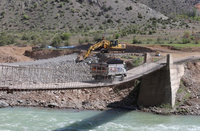 BU KÖPRÜDEN GEÇMEK YÜREK İSTER