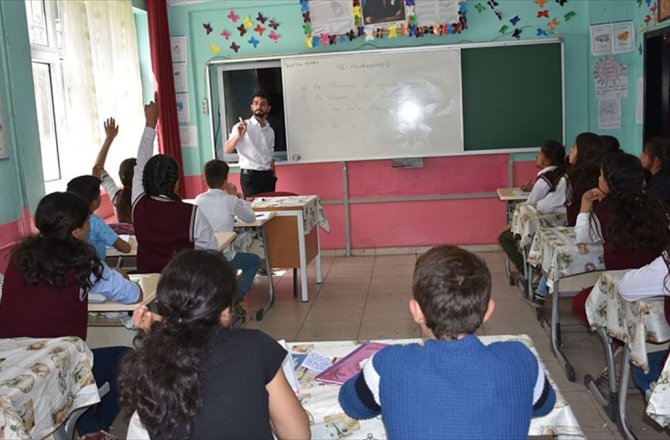 SÖZLEŞMELİ ÖĞRETMENLİK ŞARTLARI AÇIKLANDI