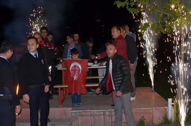 KAVGA İHBARINA GİDEN POLİSLER SÜRPRİZLE KARŞILAŞTI