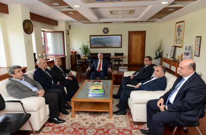 TİCARET BORSASI YÖNETİM KURULU ÜYELERİ, REKTÖR CAN’I ZİYARET ETTİ