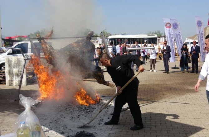 200 KİLOLUK DANA ÇEVİRME ALEV ALEV YANDI