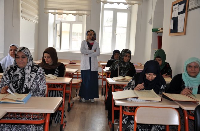 NİNELERİN KUR’AN-I KERİM AŞKI