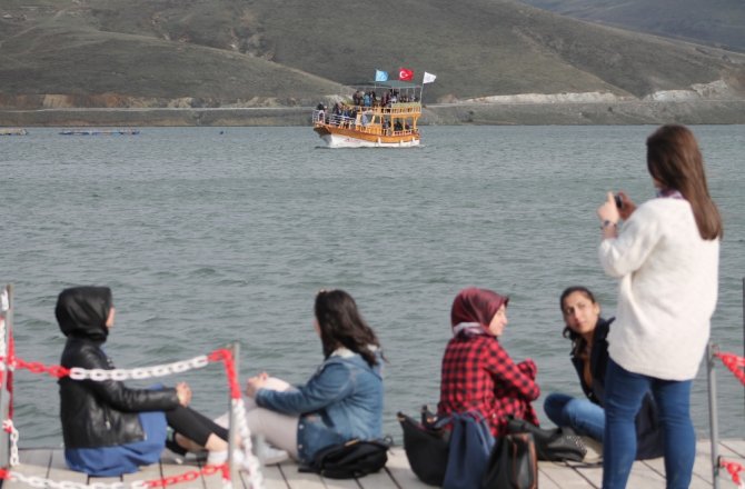 BİN 700 RAKIMDA TEKNE TURU