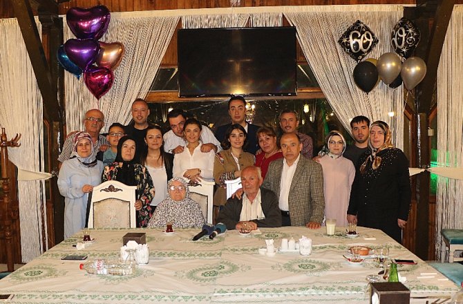 77’LİK DEDEDEN EŞİNE 60. YIL SÜRPRİZİ