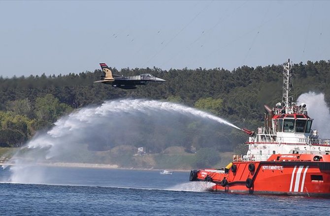 SOLOTÜRK'ÜN '23 NİSAN' GÖSTERİSİ NEFES KESTİ