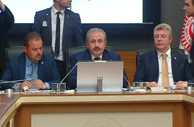 ANAYASA KOMİSYONU UYUM YASALARI İÇİN TOPLANDI