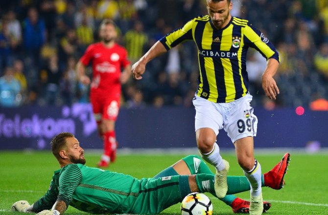 İLK  YARIDA 3 GOL VAR