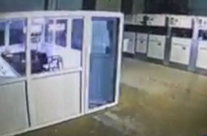 DEPREM ANINDA YAŞANAN PANİK KAMERADA