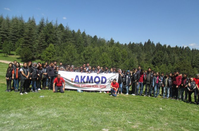 AKMOD GÖNÜLLÜLERİ KAMP YAPTI